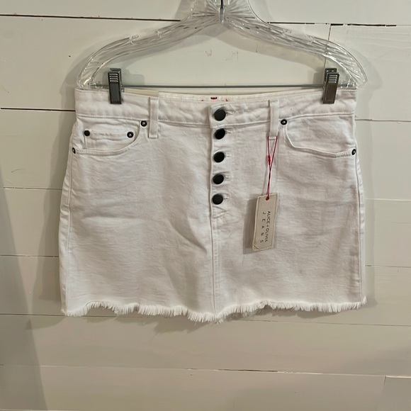 NWT Alice + Olivia Jeans White Button-Fly Fringe Hem Mini, Size 32 - Picture 2 of 9
